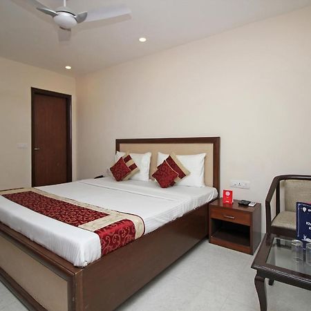 Oyo Hotel Blu Pebbles Near Delhi Airport Нью-Дели Экстерьер фото