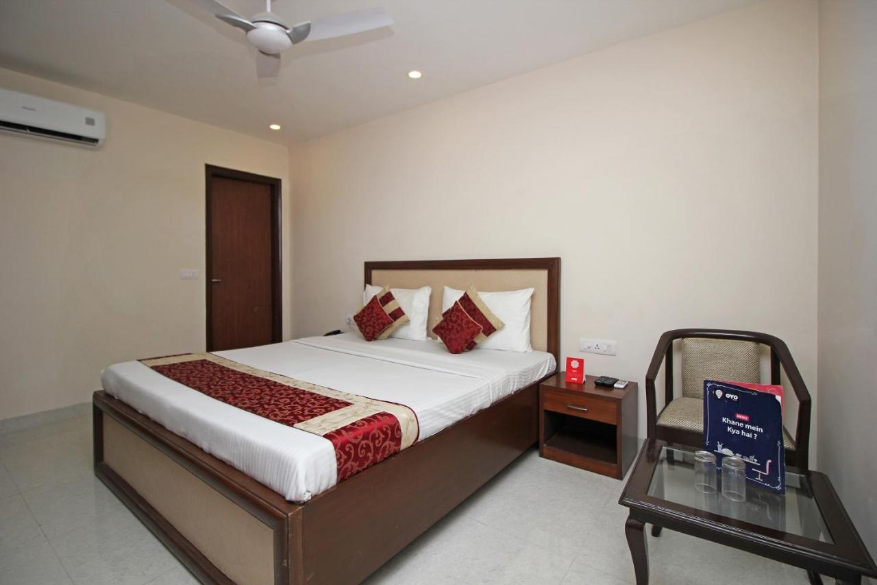 Oyo Hotel Blu Pebbles Near Delhi Airport Нью-Дели Экстерьер фото
