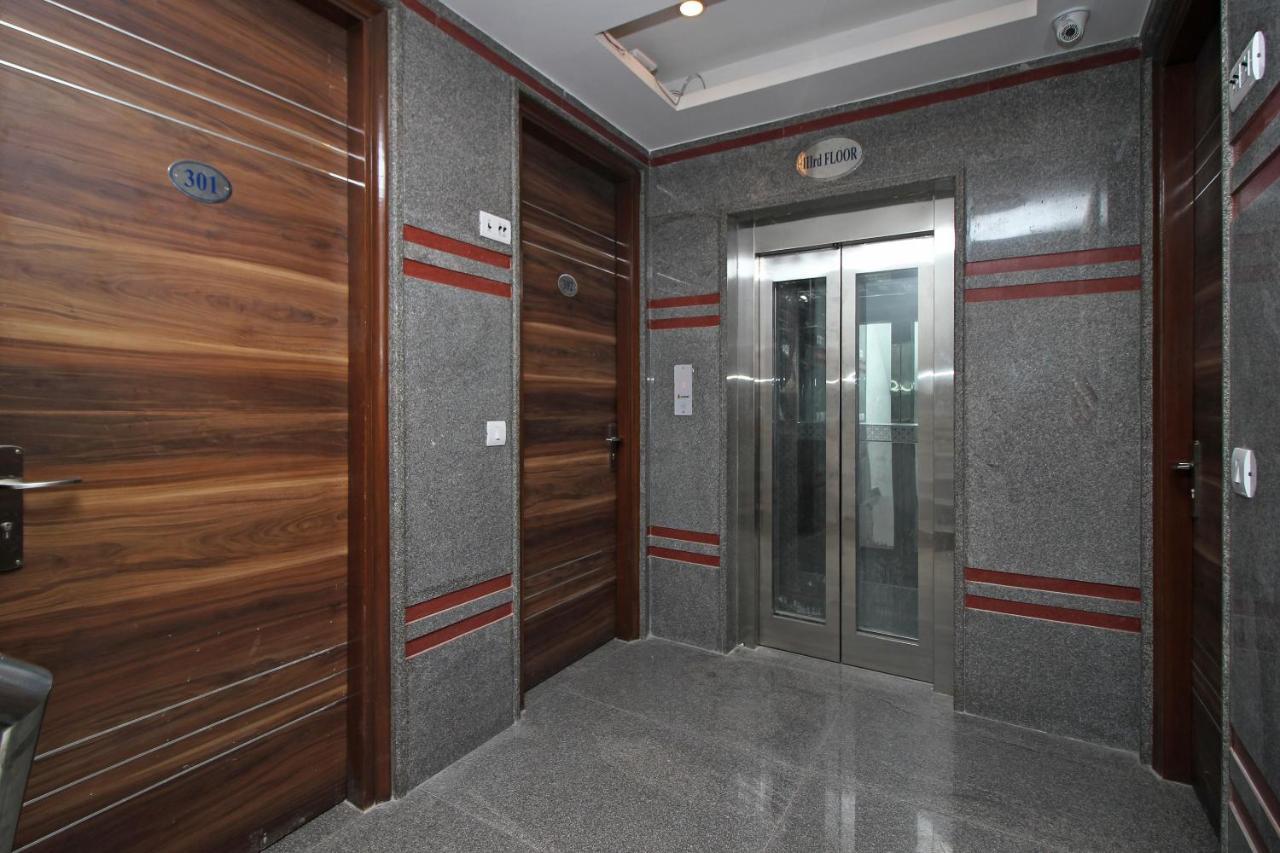 Oyo Hotel Blu Pebbles Near Delhi Airport Нью-Дели Экстерьер фото