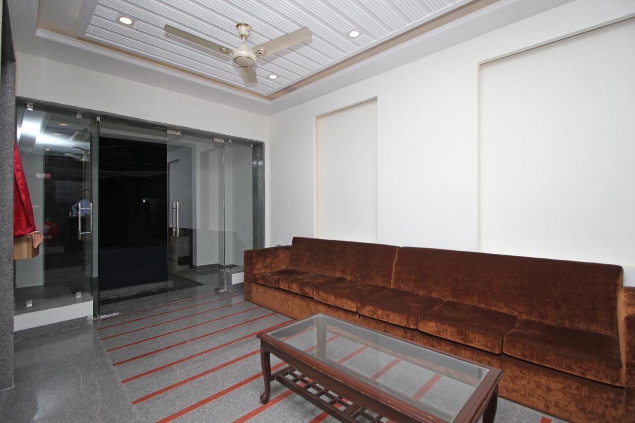 Oyo Hotel Blu Pebbles Near Delhi Airport Нью-Дели Экстерьер фото