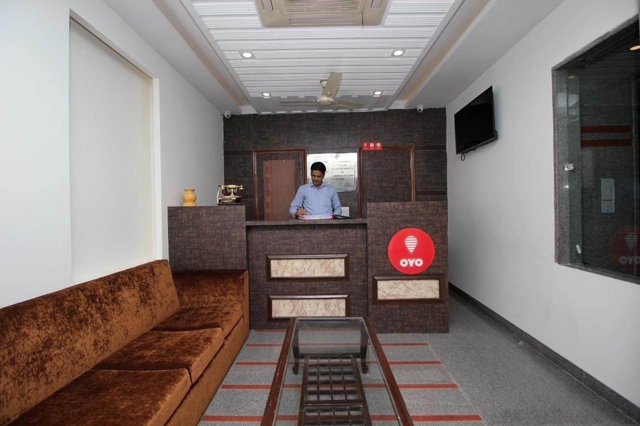 Oyo Hotel Blu Pebbles Near Delhi Airport Нью-Дели Экстерьер фото