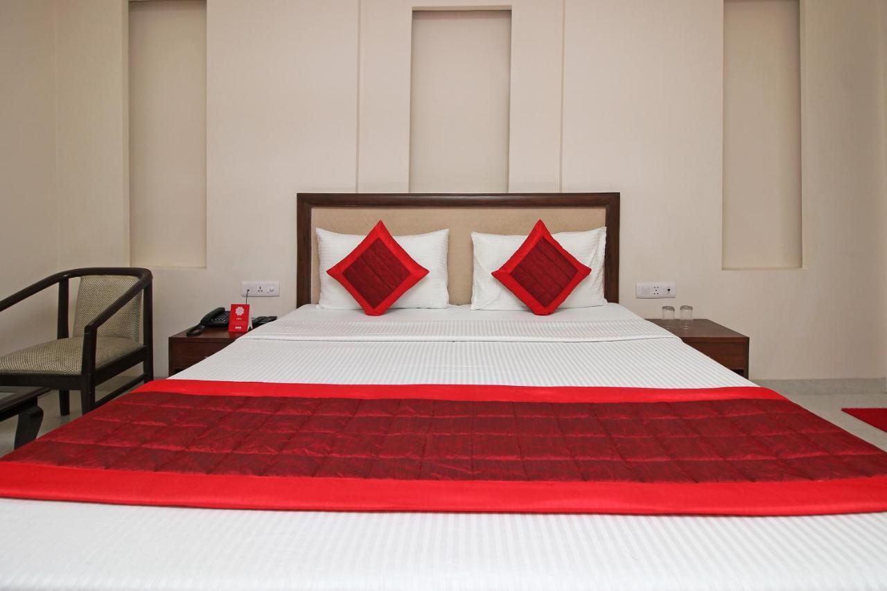 Oyo Hotel Blu Pebbles Near Delhi Airport Нью-Дели Экстерьер фото