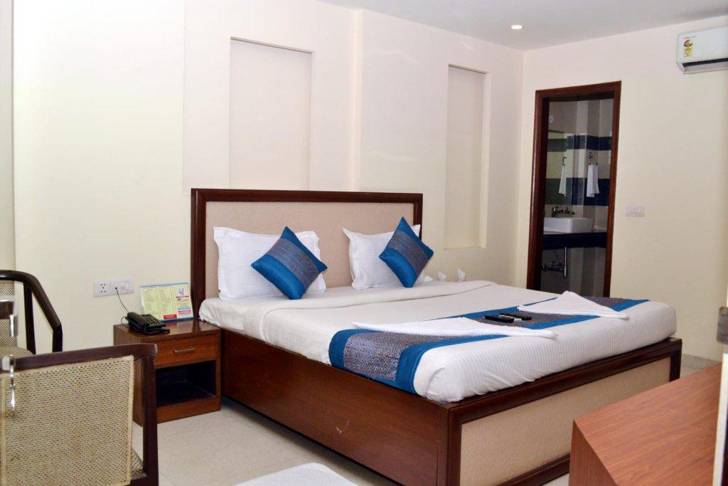 Oyo Hotel Blu Pebbles Near Delhi Airport Нью-Дели Экстерьер фото
