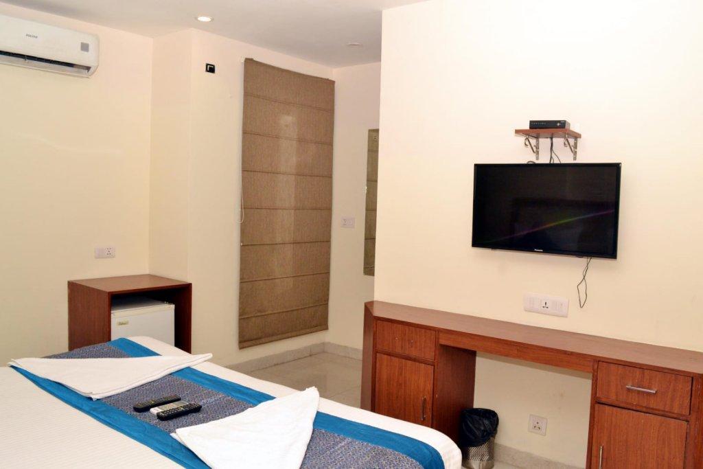 Oyo Hotel Blu Pebbles Near Delhi Airport Нью-Дели Экстерьер фото